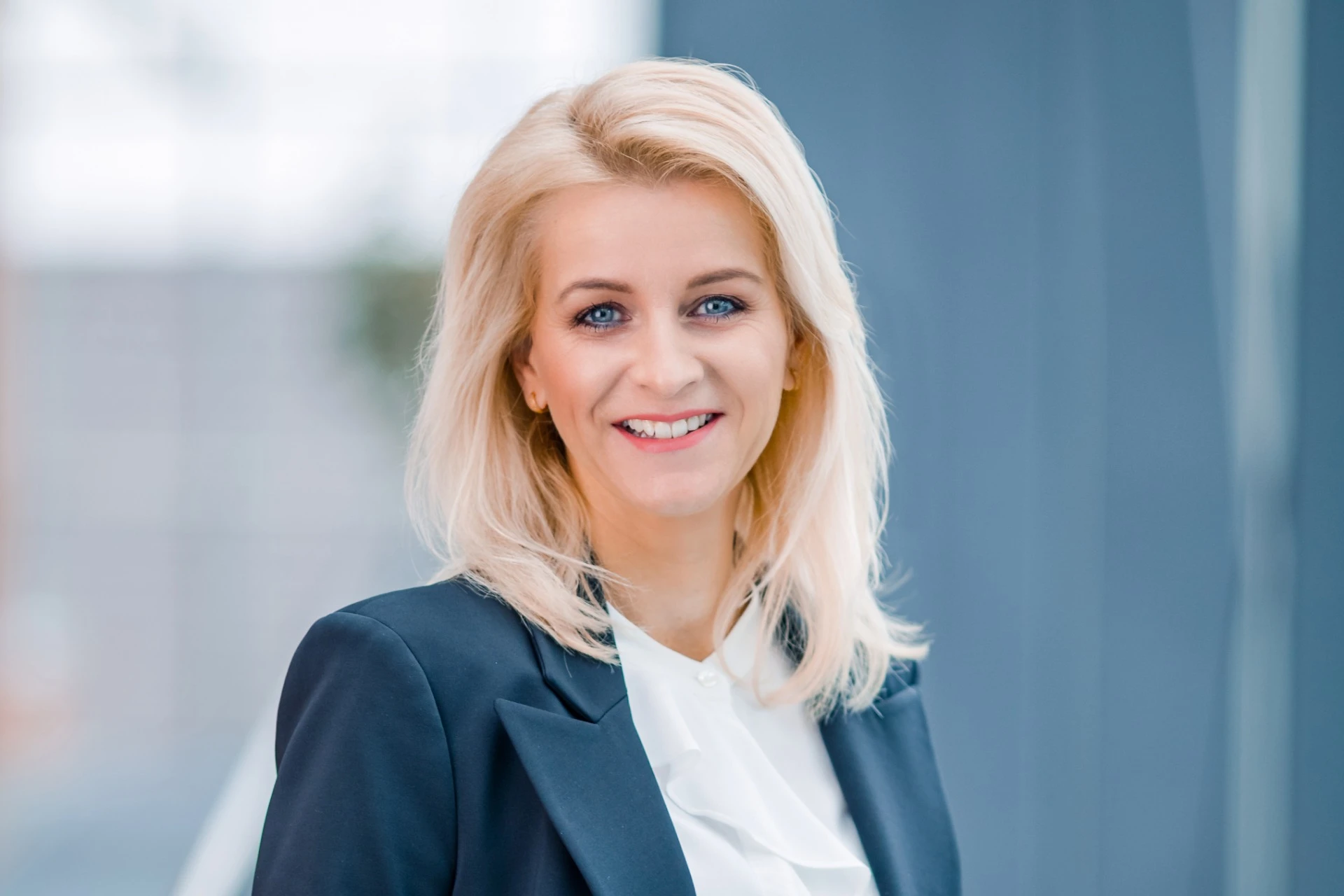 Portrét zaměstnankyně – web, LinkedIn