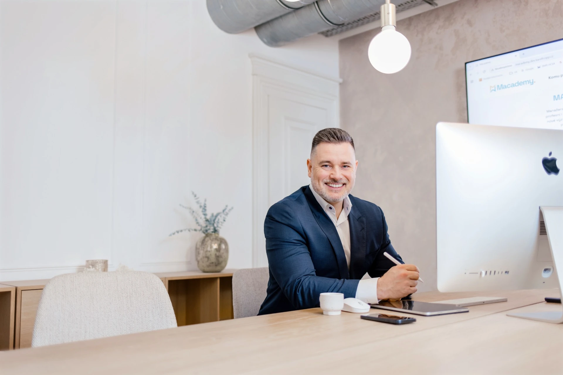 Ateliérové byznys focení s notebookem – Praha